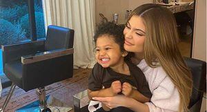 La hija de Kylie Jenner no para de saltar y brincar en cuarentena y queremos tener su energía