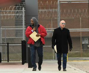 R. Kelly sale de cárcel tras "alguien" pagar la deuda de 161 mil dólares en manutención