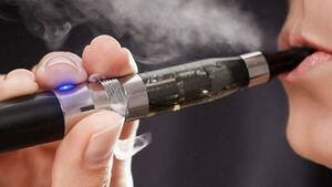 Nueva edad para comprar cigarrillos electrónicos y vapeadores es de 21 años en EEUU