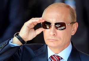 Putin defiende a Trump, se burla sobre "información secreta" y acusa a EEUU de padecer "esquizofrenia política"