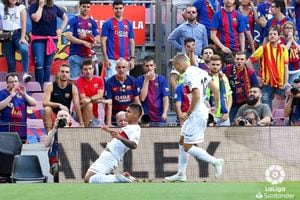 ¡El nuevo Falcao! El Cucho Hernández le hizo gol al Barcelona en Camp Nou