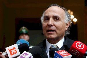 Ministro Ribera pidió "mantener la calma y mantenerse informados" a chilenos en el exterior que no pueden volver al país por el coronavirus