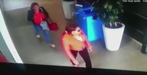VIDEO: ¡Ojo con estas mujeres! drogaron y robaron a hombres que conocieron en bar de Bogotá
