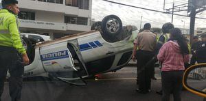 Accidente de tránsito con patrullero involucrado se registra en Quito
