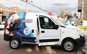 Bogotá estrena unidades móviles de urgencias para animales sin hogar