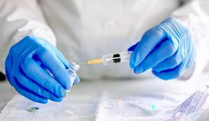 Muere primer hombre del mundo en recibir vacuna contra coronavirus
