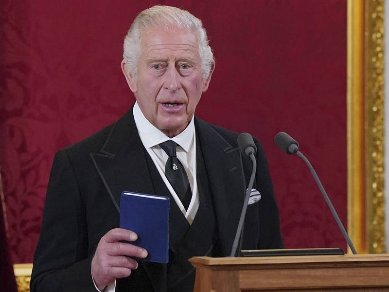 En el Palacio de St James, en Londres, el 10 de septiembre de 2022, donde es proclamado formalmente rey.
