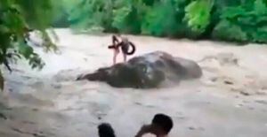 Hallan cuerpos de joven y niño arrastrados por río en Antioquia