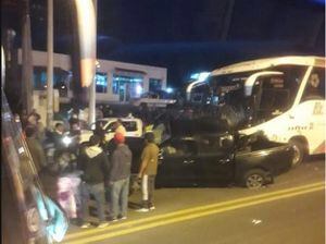 Accidente con bus interprovincial en Alóag deja fallecidos