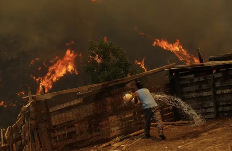 3 DE FEBRERO DE 2024 / VALPARAÍSO Incendios forestales causan daños en el sector Las Rosas de Quilpué, casas destruidas por el fuego FOTO: DIEGO MARTIN/AGENCIAUNO