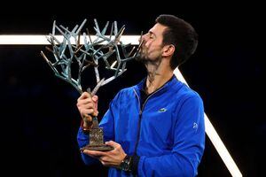 Djokovic no tuvo piedad con Shapovalov y se proclamó campeón del Masters 1.000 de París-Bercy