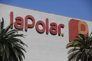 Adidas presentó querella criminal contra La Polar por posible venta de ropa falsificada