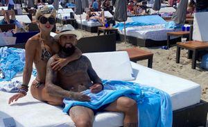 "Te amo mamacita": Arturo Vidal presume sus soñadas vacaciones en Ibiza junto a Sonia Isaza