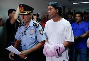 ¿Cuánto tiempo podría permanecer detenido Ronaldinho en Paraguay?