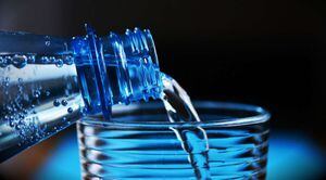Cuatro consecuencias que puedes presentar  por no tomar agua