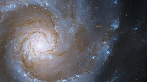 Así es como Hubble muestra una brillante galaxia espiral “oculta”
