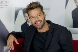 Ricky Martin toma descanso con su hijo