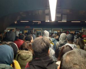 Menos mal fue el interferiado: falla técnica provoca caos en la Línea 1 del Metro