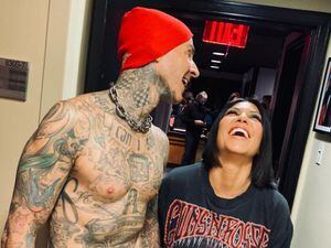 ¡Entre lágrimas! Kourtney Kardashian rompe el anillo de compromiso de Travis Barker