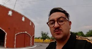 Youtuber que grabó las cisternas del motel donde fue encontrado el cuerpo de Debanhi, huye de México