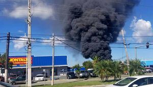 Reportan incendio en planta de reciclaje en Carolina
