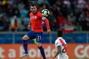 La tristeza de Gary Medel: "Perú jugó bien, mereció pasar a la final, es doloroso para nosotros"