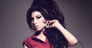 7 anos sem Amy Winehouse: internautas fazem homenagem