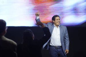 Andrés Arauz reacciona a los resultados de las encuestas a boca de urna
