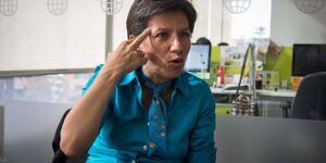 El trino de Claudia López en contra de Peñalosa por la licitación de los buses de TransMilenio