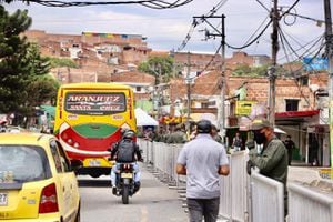 Militarizan y cierran el barrio Santa Cruz por tener el mayor brote de coronavirus en Medellín