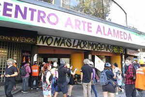 Sebastián Lelio arremetió duramente contra Piñera tras incendio en el Centro Arte Alameda: "Se exige dignidad y el Gobierno quema un cine"
