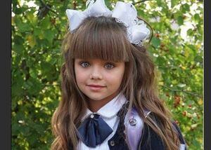 FOTOS: El primer día de escuela de 'La niña más guapa del mundo'
