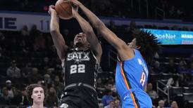 Thunder gana y extiende el mal paso de Spurs a nueve juegos
