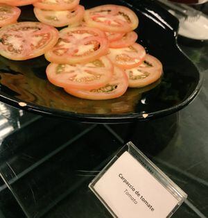 “Sólo falta que diga sin gluten”: las burlas en redes sociales por restorán que ofrece “carpaccio” de tomates