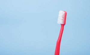 Nunca descuidarse: hombre tuvo que ser sometido a una inusual operación tras tragarse un cepillo de dientes