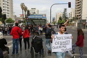Análisis del diario El País de España y las vergüenzas de Chile: pensiones, educación pública, precio de medicamentos, sueldos
