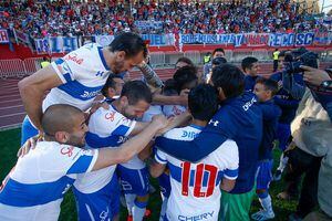 La sólida UC salió de paseo por Curicó y goleó para dar otro paso rumbo al bicampeonato