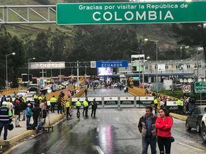 Colombia cierra el paso vehicular y peatonal por el puente Rumichaca desde Ecuador