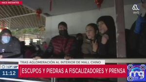 Monedas, piedras y escupitajos: equipos de "Mucho Gusto" y "Bienvenidos" fueron agredidos en aglomeración en mall chino