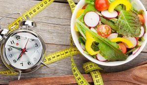 El ayuno intermitente para bajar de peso ofrece menos beneficios que las dietas tradicionales, dice estudio
