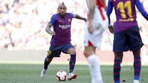 El "torbellino" Arturo Vidal vuelve a recibir cariñitos en Barcelona