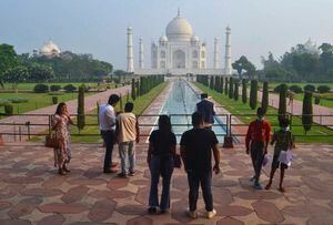 India reabre el Taj Mahal ante caída de los contagios de coronavirus