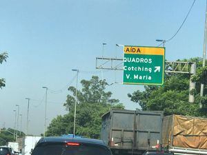 Placas de trânsito ilegíveis atrapalham motoristas em São Paulo