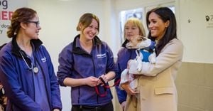 Como não amar! Meghan Markle participa de evento filantrópico e causa ternura