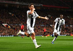 Juventus se aprovechó del pésimo momento de Manchester United y le pegó duro en la Champions League