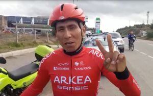 (VIDEO) Conductor de camión por poco atropella a Nairo Quintana mientras entrenaba