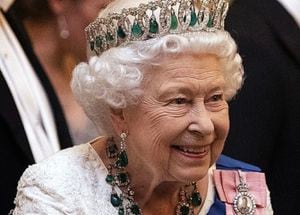 Los oscuros secretos de la reina Isabel, la monarca más poderosa de la realeza