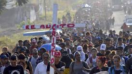 Más de 2.000 migrantes marchan en caravana hacia El Paso