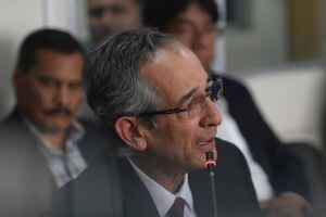 Sala confirma arresto domiciliario para el expresidente Álvaro Colom