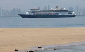 Panamá permitirá a crucero varado con cuatro fallecidos por COVID-19 transitar por el canal